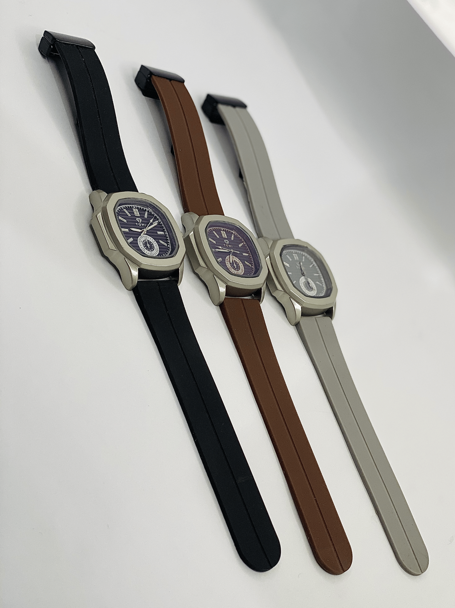 Aura TOMI Premium Magnetic Lock Watch - Edition 2026