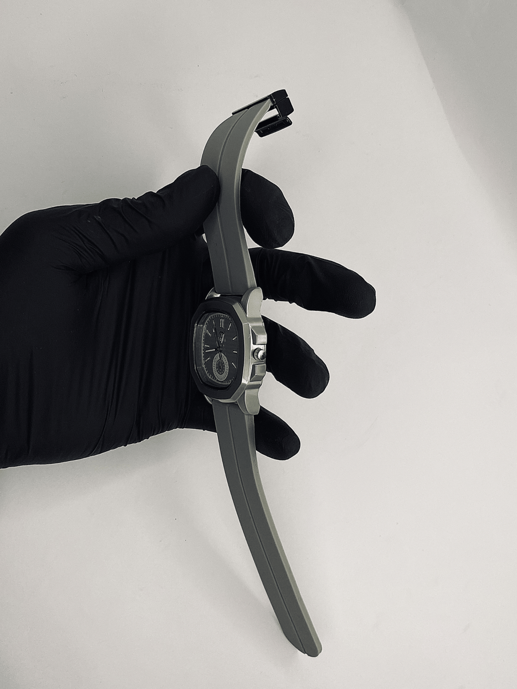 Aura TOMI Premium Magnetic Lock Watch - Edition 2026